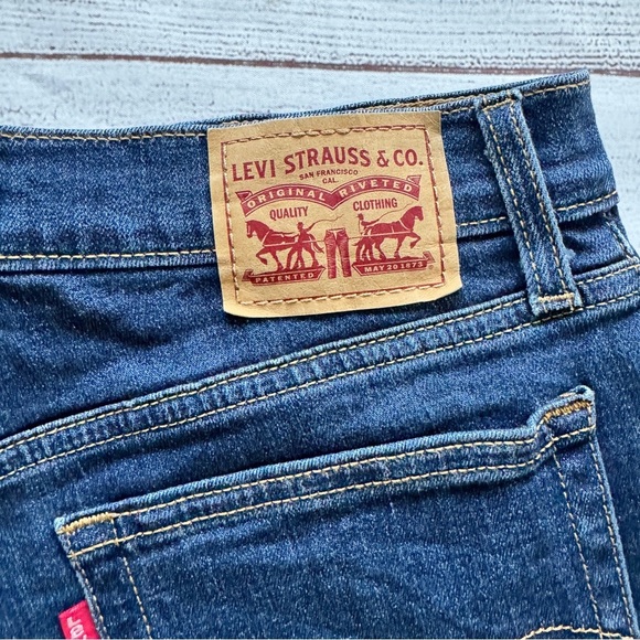 Levi Ultra High Rise Shorts Sz 29 - Picture 5 of 7